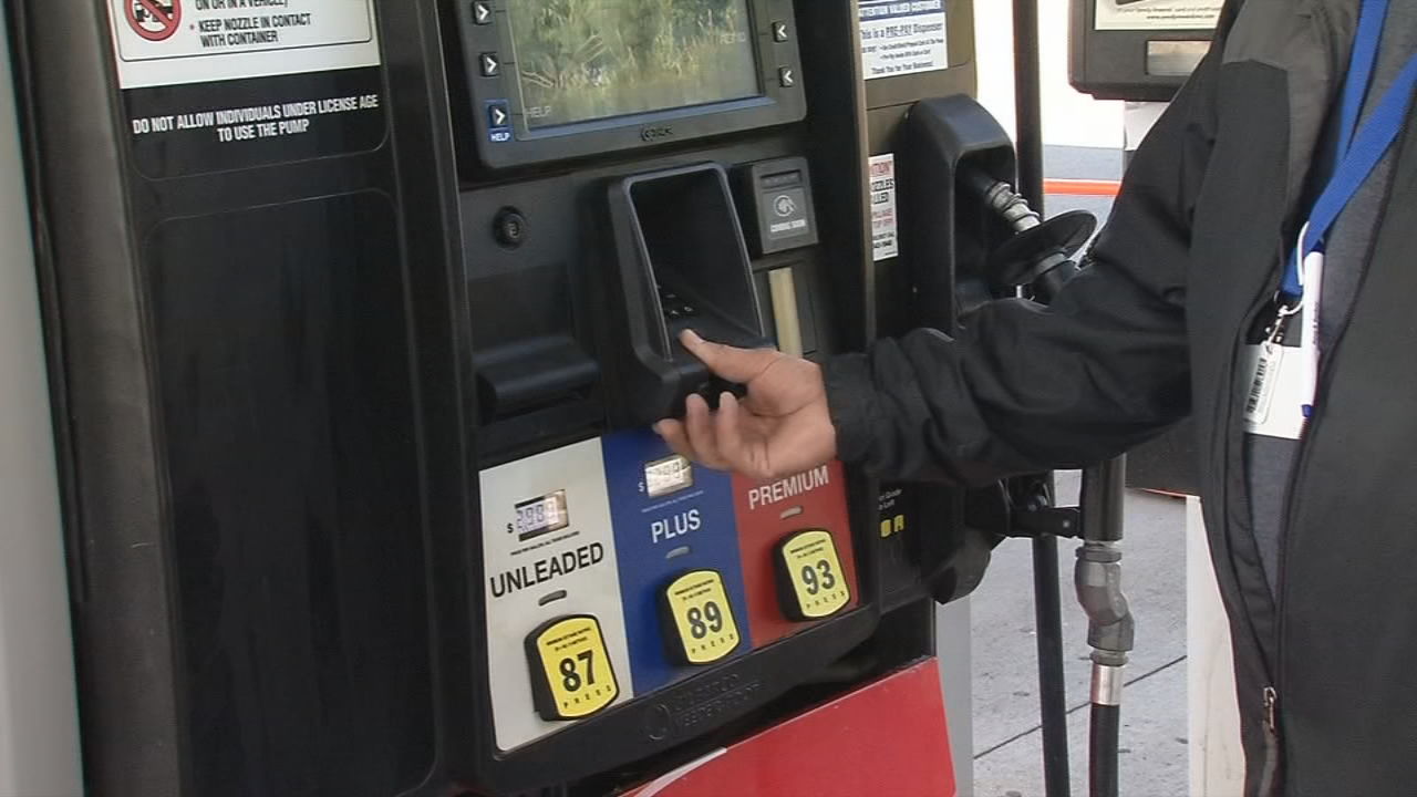 Gas pump card reader
